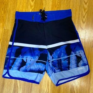 Men’s board shorts size 32